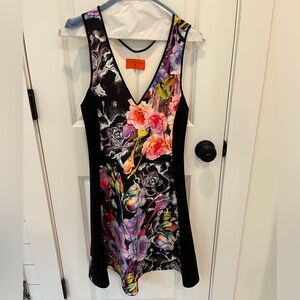 Super cute clover canyon. Excellent used. No flaws. Size s. Doesn’t wrinke